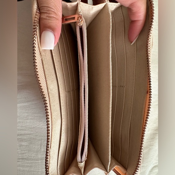 GUESS WALLET - Picture 6 of 9